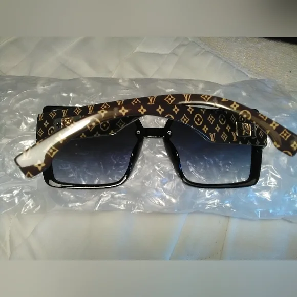 AUTHENTIC Louis Vuitton Black Sunglasses W/ Gold Monogram GORGEOUS MONOGRAM - Picture 14 of 14
